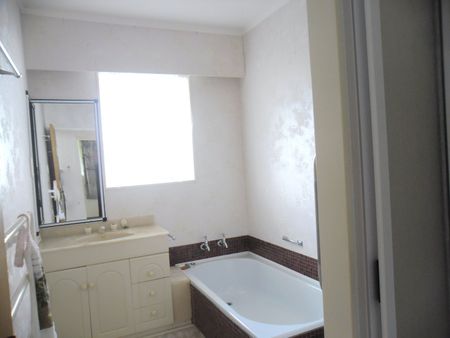 Waikanae - 3 Bedrooms - Photo 5
