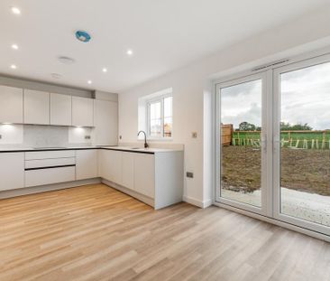 3 bedroom semi-detached house to rent - Photo 4