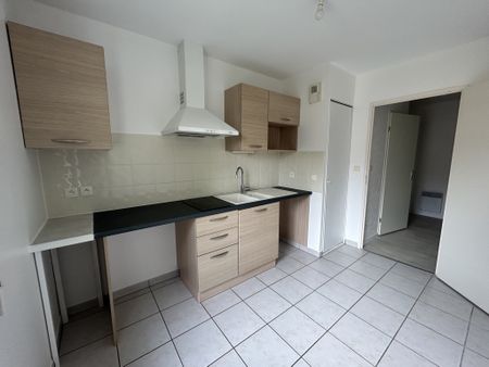 Location Appartement 2 pièces 50m² LA ROCHE SUR YON 85000 - Photo 4