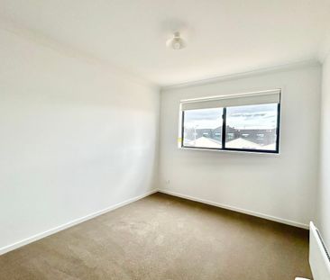 A Stylish brand-new and Conveniently Located two Storey family home! - Photo 6