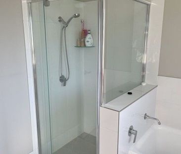 Available 27th Oct! Break Lease! Apply quickly, wont last long! - Photo 3