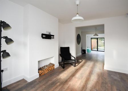 3 bedroom semi-detached house to rent - Photo 3