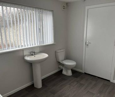 Partly Furnished 3 Bedroom Mid Terrace - Photo 5