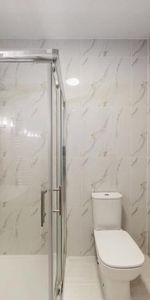 Modern and Spacious Apartment - Photo 4