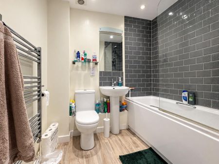 2 bedroom flat to rent - Photo 4