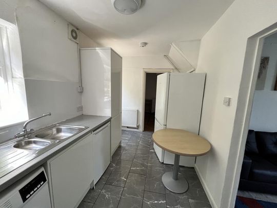 1 bedroom in a house share to rent - Photo 1