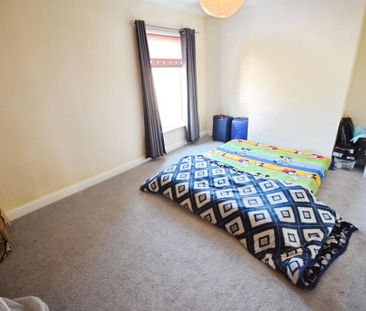 2 bedroom end of terrace house to rent - Photo 3