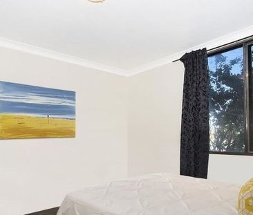 Apartment In Mermaid Beach - Photo 2