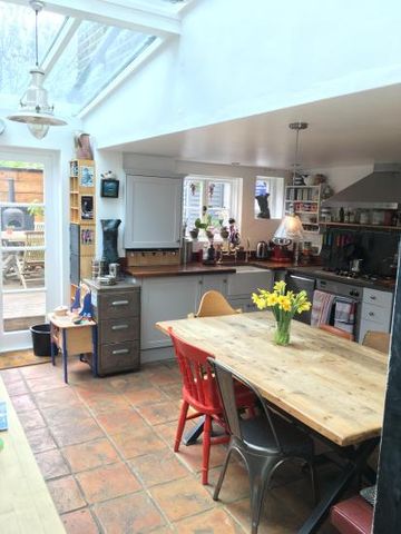 Snug single room with private shower room tucked away at the top of the house. - Photo 5