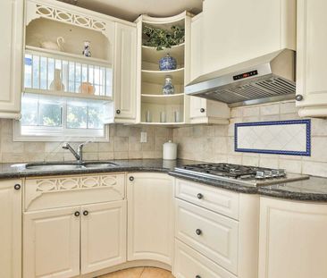 For Lease - 2100 Waycross Crescent, Mississauga, Ontario - Photo 1