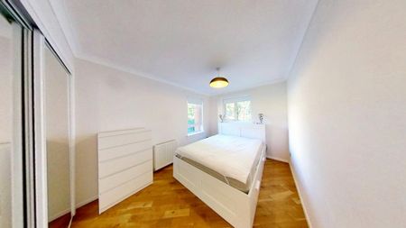 3 bedroom flat to rent - Photo 5