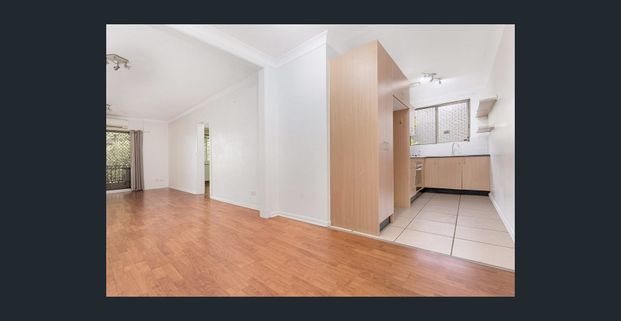 2 Bedroom Apartment with Ample Light and a Leafy Outlook - Photo 1