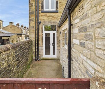 2 bedroom end of terrace house to rent - Photo 1