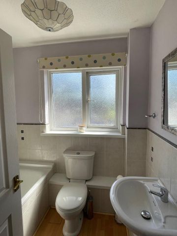 3 bedroom end of terrace house to rent - Photo 4