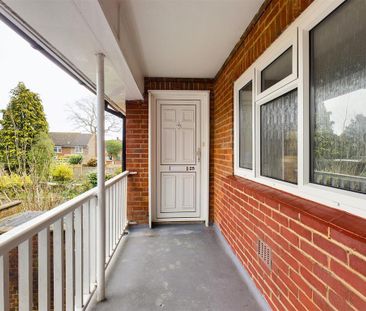 2 bedroom maisonette to rent - Photo 2