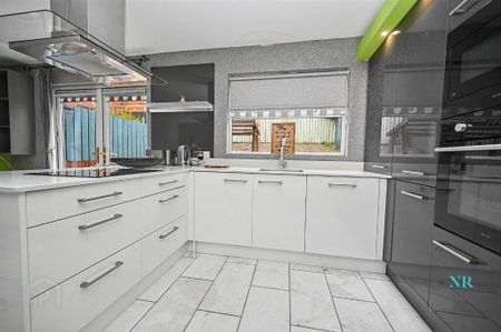 13 Wolfhill Manor, Belfast, BT14 8DE - Photo 2