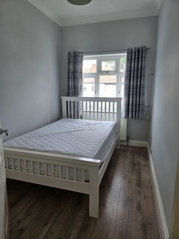 Loft Apartment – Central Harrow - Photo 4