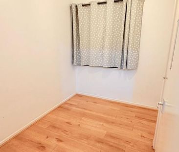 4 bedroom end of terrace house to rent - Photo 5