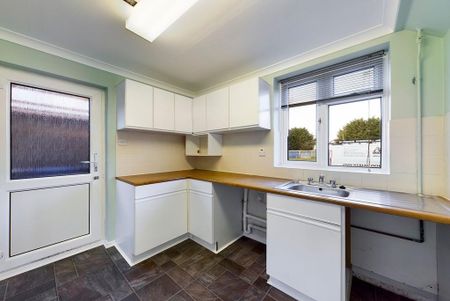 3 bedroom terraced house to rent - Photo 3