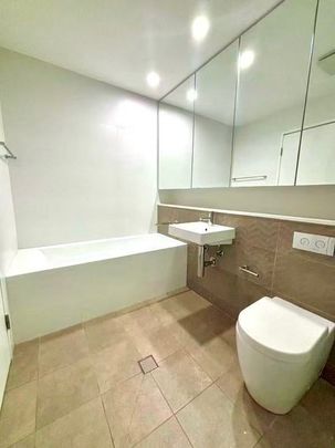 Near New Modern 2 bedroom + Study apartment in the heart of Eastwood - Photo 1