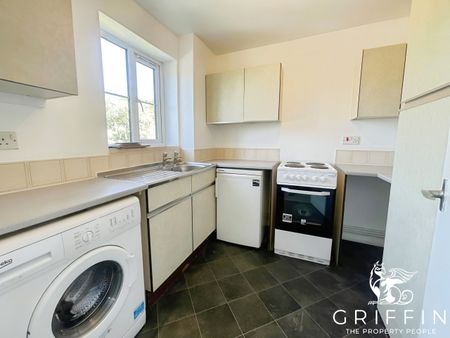 Conway Gardens, Grays, RM17 - Photo 3