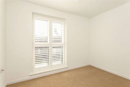 A beautiful detached family home in a semi rural location. - Photo 4