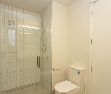 NEAR NEW spacious 2 bedroom townhouse in the city! - Photo 3