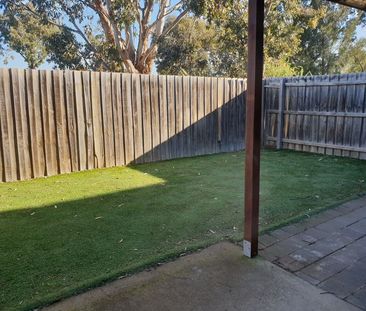 THREE BEDROOM TOWNHOUSE - Photo 6