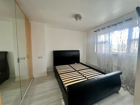 3 Bed End Terrace, Glensdale Grove, LS9 - Photo 4