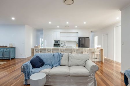 1 Raewood Close, Coral Cove QLD 4670 - House For Rent | Domain - Photo 4