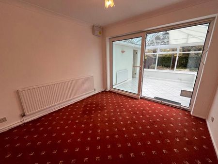 The Broad Shoard, Cowbridge - Photo 4