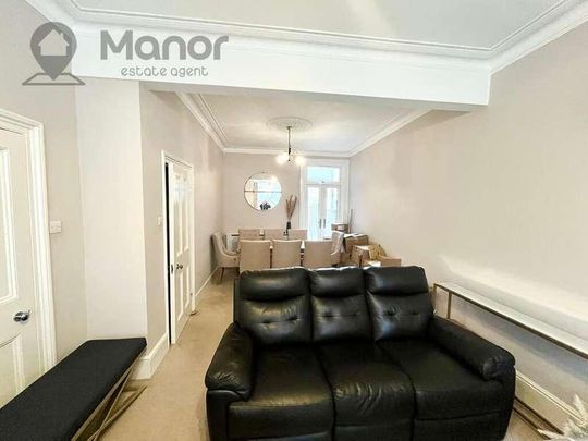 First Avenue, Manor, E12 - Photo 1