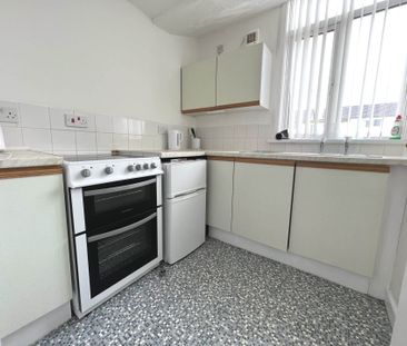 Clifton Drive, Blackpool, FY4 1NX - Photo 3