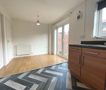 3 bedroom terraced house to rent - Photo 4