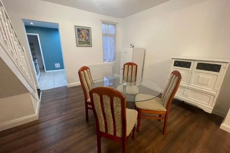 Wells Street, SWINDON - Photo 5