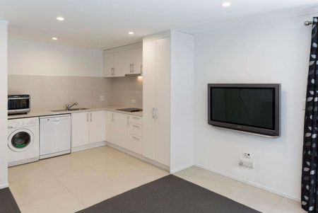 1 Bedroom Beautiful Flat - Photo 2