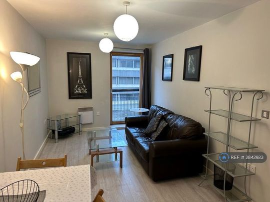 2 bedroom flat to rent - Photo 1