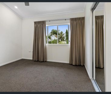 Beautiful home with stunning views - Photo 3