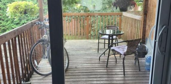 LAVAL PRÈS MÉTRO CARTIER 5 1/2 RÉNOVÉ 1ER ÉTAGE - Photo 2