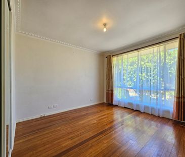 Beautiful Family Home in Mount Waverley School Zone - Photo 2