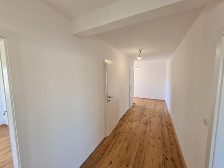 Erstbezug nach Sanierung - 2 Balkone - Bezirk Jakomini - Photo 5