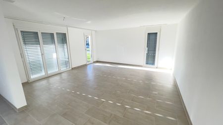 Zu vermieten nach Vereinbarung frisch renovierte 4.5 Zi-Wohnung mit Balkon - Photo 2