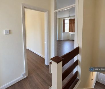 2 bedroom end of terrace house to rent - Photo 4