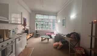 Awesome Location, Iconic Building - Photo 5