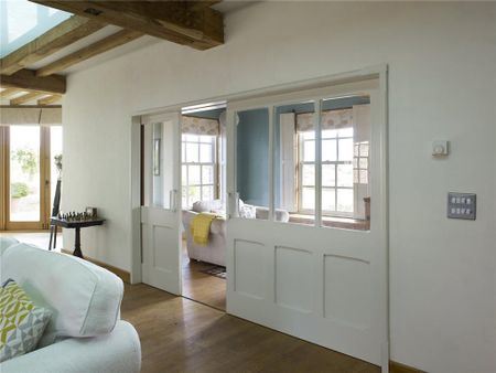 6 bedroom detached house to rent - Photo 4