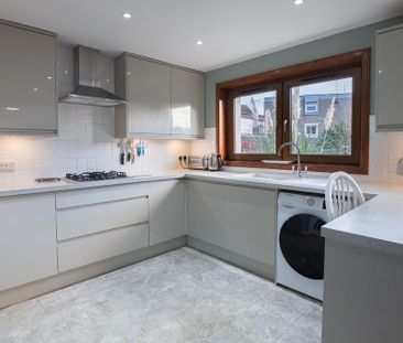 2 bedroom semi-detached house to rent - Photo 5