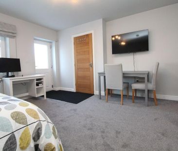 Studio to rent - Photo 2