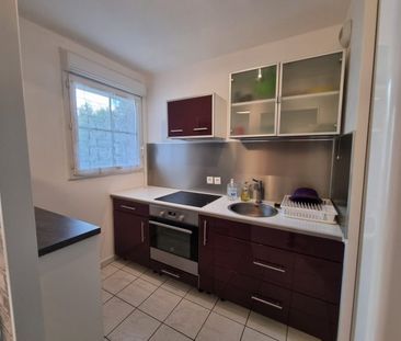 A LOUER - F2 MEUBLÉ + BALCON + PARKING - Photo 5