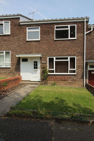 4 bed house to rent in Avon Way, Colchester - Photo 2