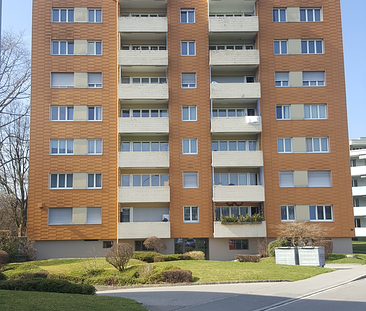 Wohnung im obersten Stock mit Aussicht ins Grüne an zentraler Lage - Foto 1